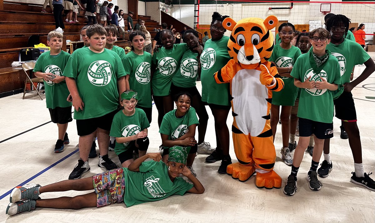 stppschools's tweet photo. Students and staff at Florida Avenue Elementary competed against one another in their annual volleyball game! π
#LeadStrong #FutureReadySTPPS https://t.co/XOWRQHckQe
