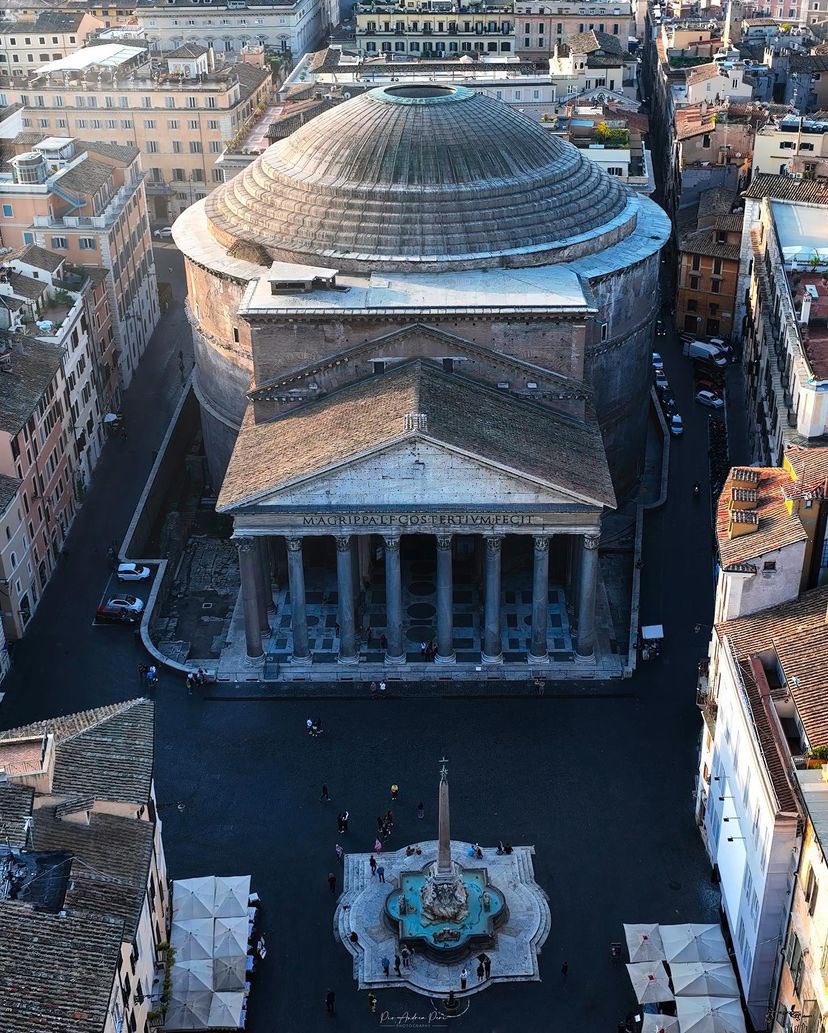 Some of Europe’s oldest buildings that are still in use -🧵 1. Pantheon: By far the most famous on this list, the Pantheon was dedicated in 126 AD and still serves as a museum and a Catholic Church. 📸:@pioandreaperi