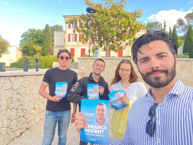 RNJ_13off's tweet photo. 📬 Boitage sur la commune de #simiane
Le 9 juin, pas une seule voix doit manquer à @J_Bardella 🚀💪🏼
#VivementLe9Juin #rn #rnj https://t.co/uAYXNiuFtW