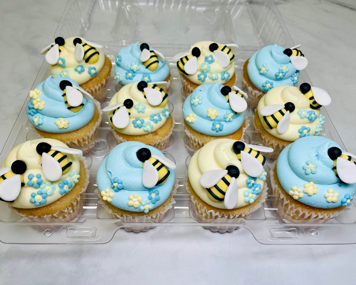 We're absolutely buzzing over these cupcakes 🐝💛

#beecupcakes #kupcakekitchen #wantcake #bumblebeecupcakes #beelove #customcupcakes #beautifulcupcakes #cupcakeshop #cupcakeideas #cupcakeinspo #cupcakeinspiration #dessertinspo #vegandesserts #glutenfreedesserts #santaclarita