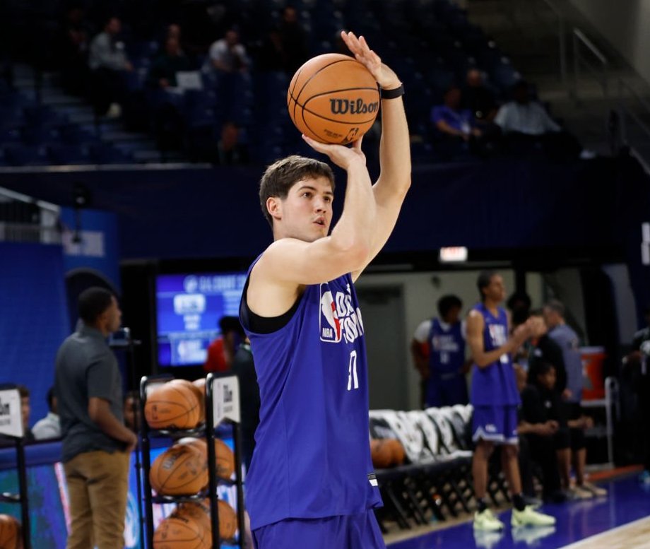 In @NBADraftWass's latest Mock Draft for @BleacherReport, post #NBA Draft Combine, the Hornets select Reed Sheppard with the 6th pick.

🤔 #LetsFly35 (📰 bleacherreport.com/articles/10121…)

'His offensive fit in Charlotte does seem strong. The Hornets can pair Sheppard with a 6'7' guard