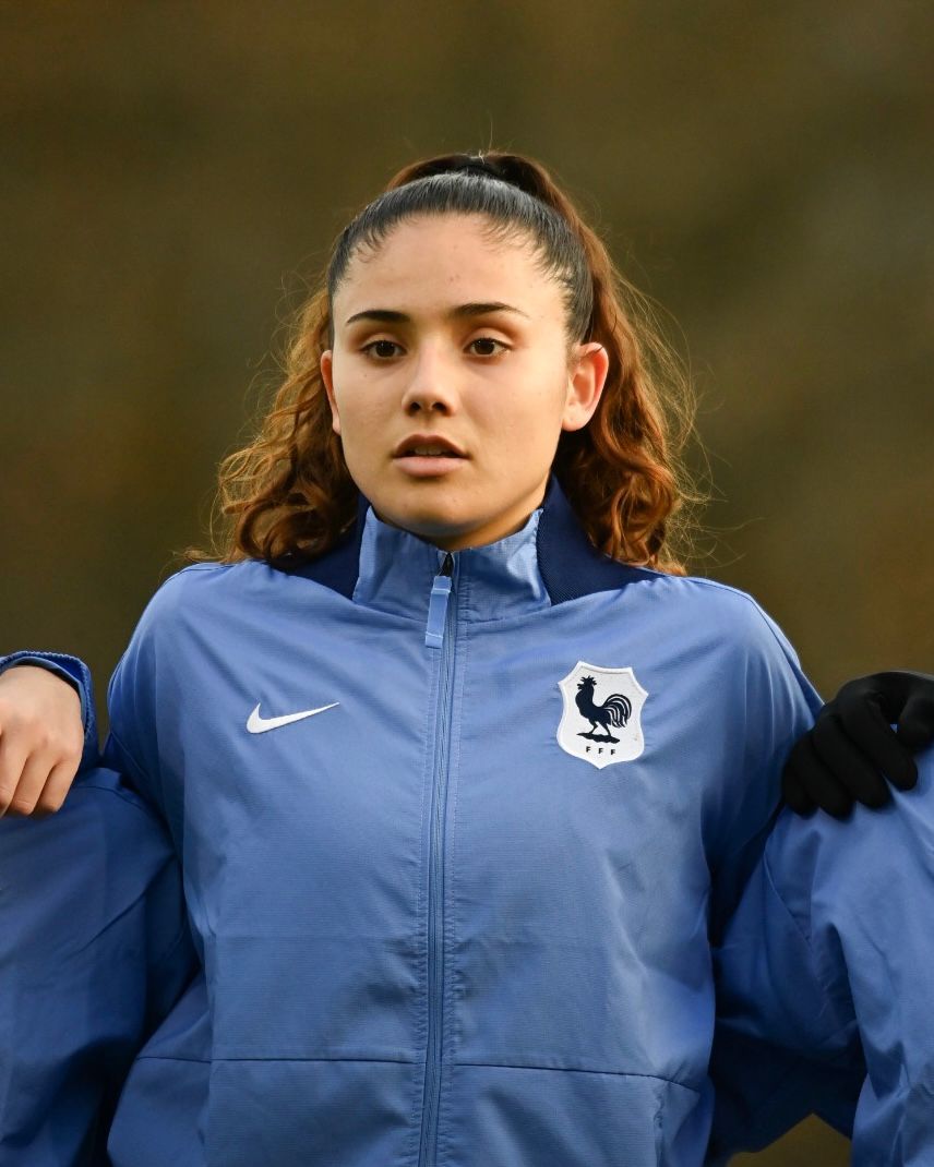 𝐁𝐢𝐞𝐧𝐯𝐞𝐧𝐮𝐞 𝐜𝐡𝐞𝐳 𝐥𝐞𝐬 𝐀 💙 Félicitations pour cette première convocation @Louna_Ribadeira 👏 #FiersdetreBleues