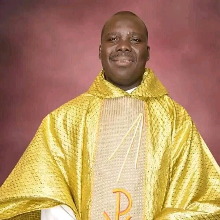 SaharaReporters's tweet photo. Suspected Terrorists Kidnap Catholic Priest In Adamawa From Residence | Sahara Reporters https://t.co/vkTuBXWr5k https://t.co/z70SV0Rl7T