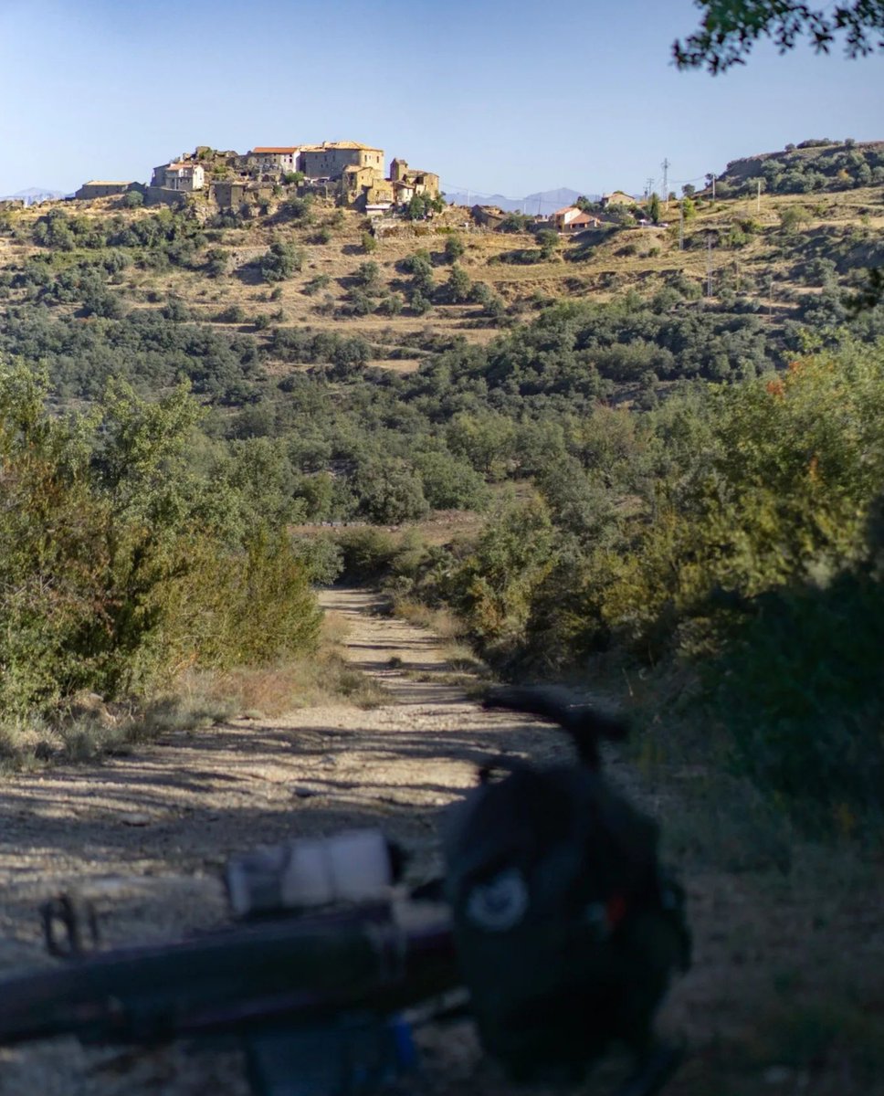 montsecloop's tweet photo. Castellnou del Montsec
📸@nienkenpim

Castellnou de Montsec es el lugar perfecto. Situado a 1.027 metros de altitud, este encantador pueblo te sorprenderá con sus vistas y su tranquilidad. Justo al lado del serrat de Castellnou, desde aquí nace el barranco de la Clua,... https://t.co/CiWBtMhClC