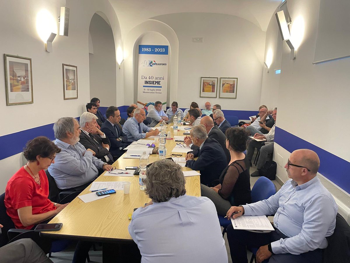 Uiltrasporti_N's tweet photo. tavolo trattativa rinnovo parte generale comune #CCNLTRASPORTOAEREO 
obiettivo:
➕TUTELE  
➕QUALITÀ’ DEL LAVORO 
➖ PRECARIATO
ok delle parti datoriali di avviare in parallelo trattative rinnovo sezioni specifiche Gestori Aeroportuali, Vettori, Assocontrol, Fairo e Federcatering https://t.co/v7n7z92sR5
