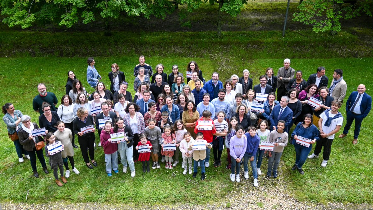 24 nouveaux labels Édusanté sont décernés par la rectrice @CDrucker_Godard et @elisabethdevai1 infirmière conseillère technique. Une belle cérémonie qui met en lumière l'engagement des équipes éducatives de l'@aclimoges en faveur de la santé globale et du bien-être des élèves.