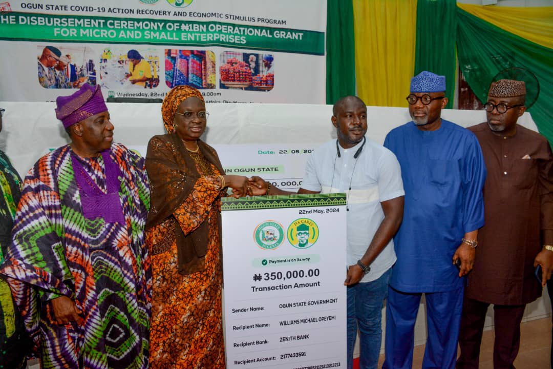 Ogun Disburses Second Tranche of N1bn Operational Grant to Businesses Ogun State Government on Wednesday commenced the disbursement of the second phase of the N1billion Operational Grant for Micro and Small scale Enterprises in the state under its OG-cares scheme. The first