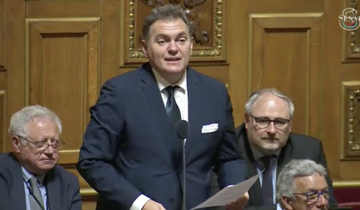 Punchline du mercredi au Sénat de <a href="/PhilippeTabarot/">Philippe Tabarot</a> à <a href="/P_Vergriete/">Patrice Vergriete</a> à propos des grèves à la <a href="/GroupeSNCF/">Groupe SNCF</a> 
Qu’est ce que cela vous fait d'être passé de ministre des Transports à ministre de la Grève ?