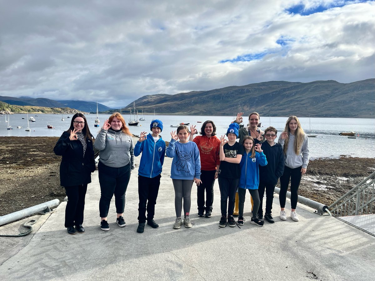 In Scotland, 63% of adults believe that time spent near water is the secret to happiness!🌊 Or do you prefer to brave the water & go wild swimming? 🏊 On the west coast the @SaversSea work hard to protect their ocean in & around Ullapool with their marine litter campaigns. 👏