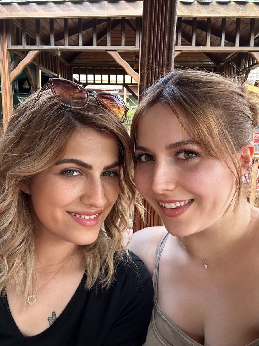 SebnemUgurllu's tweet photo. Hep, daima, her zaman, çok, iyi ki 💕 https://t.co/NyQ0O2sVaF