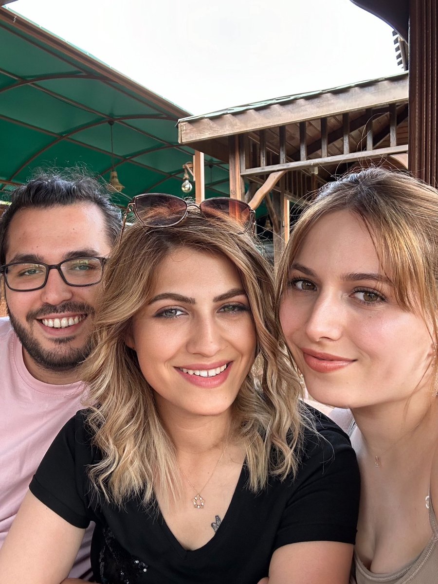 SebnemUgurllu's tweet photo. Hep, daima, her zaman, çok, iyi ki 💕 https://t.co/NyQ0O2sVaF