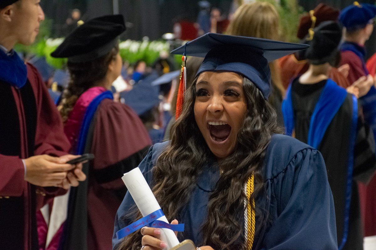 Grads, make sure you update your LinkedIn profile! You're alumni now 😉 While you're there, give @UTSAAlumni a follow on LinkedIn and stay connected with us 🧡 💙 #UTSA #UTSAGrad24
