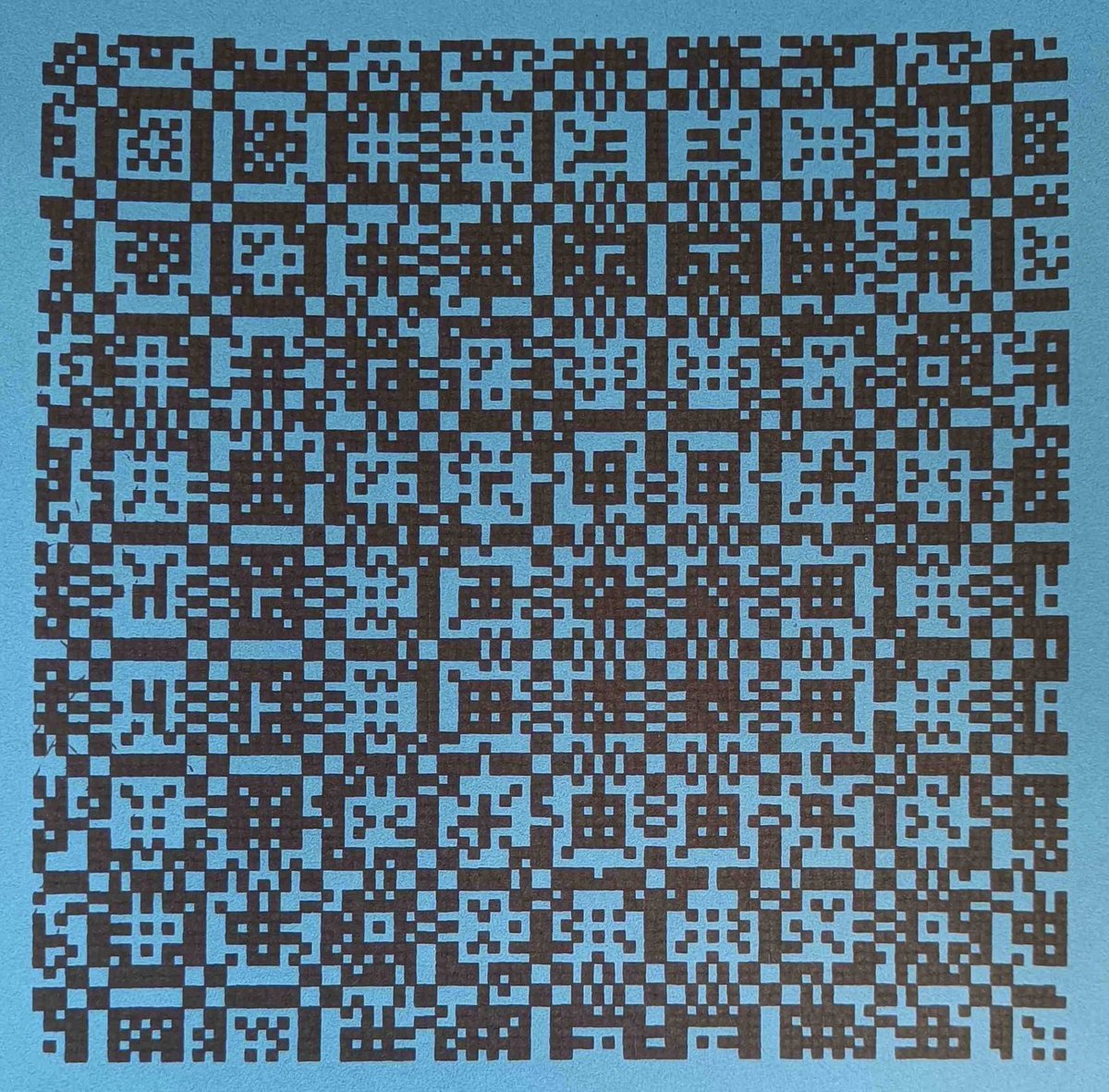 A plot of one of my favorite mints from ‘Archetypes’ by the remarkable @nclslbrn Here’s a closer look at this plot because I love what initially appears symmetrical reveals delightful asymmetry. It’s really fun let your gaze wander in this one. Beautiful execution, Nicolas!