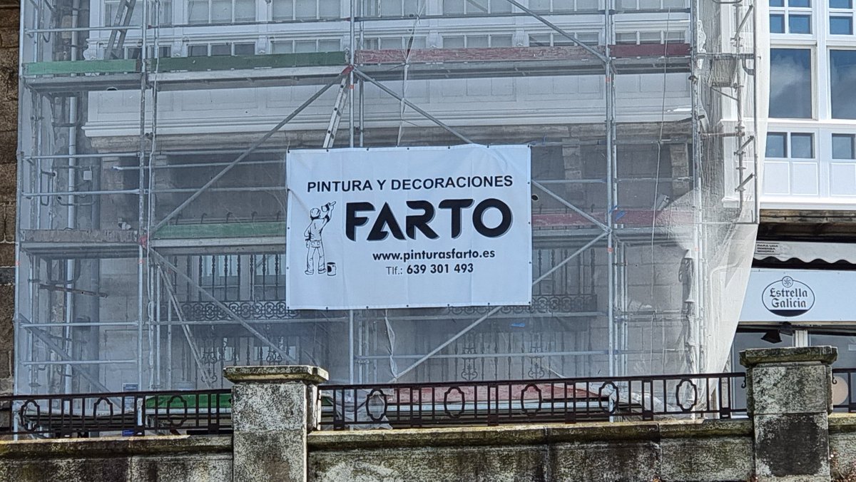 A painter's & decorator's sign in #ÃCoruña #Spain.  I laughed out loud.  I'm 63, but I don't think I've grown up yet.  😁😁😁
#cruise #cruising #QueenAnne