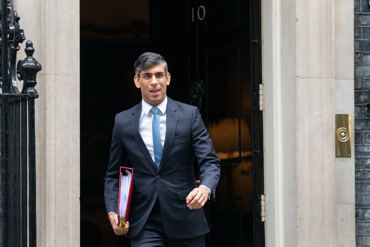 BREAKING: Rishi Sunak to call General Election for July 4, say sources | @AnushkaAsthana itv.com/news/2024-05-2…