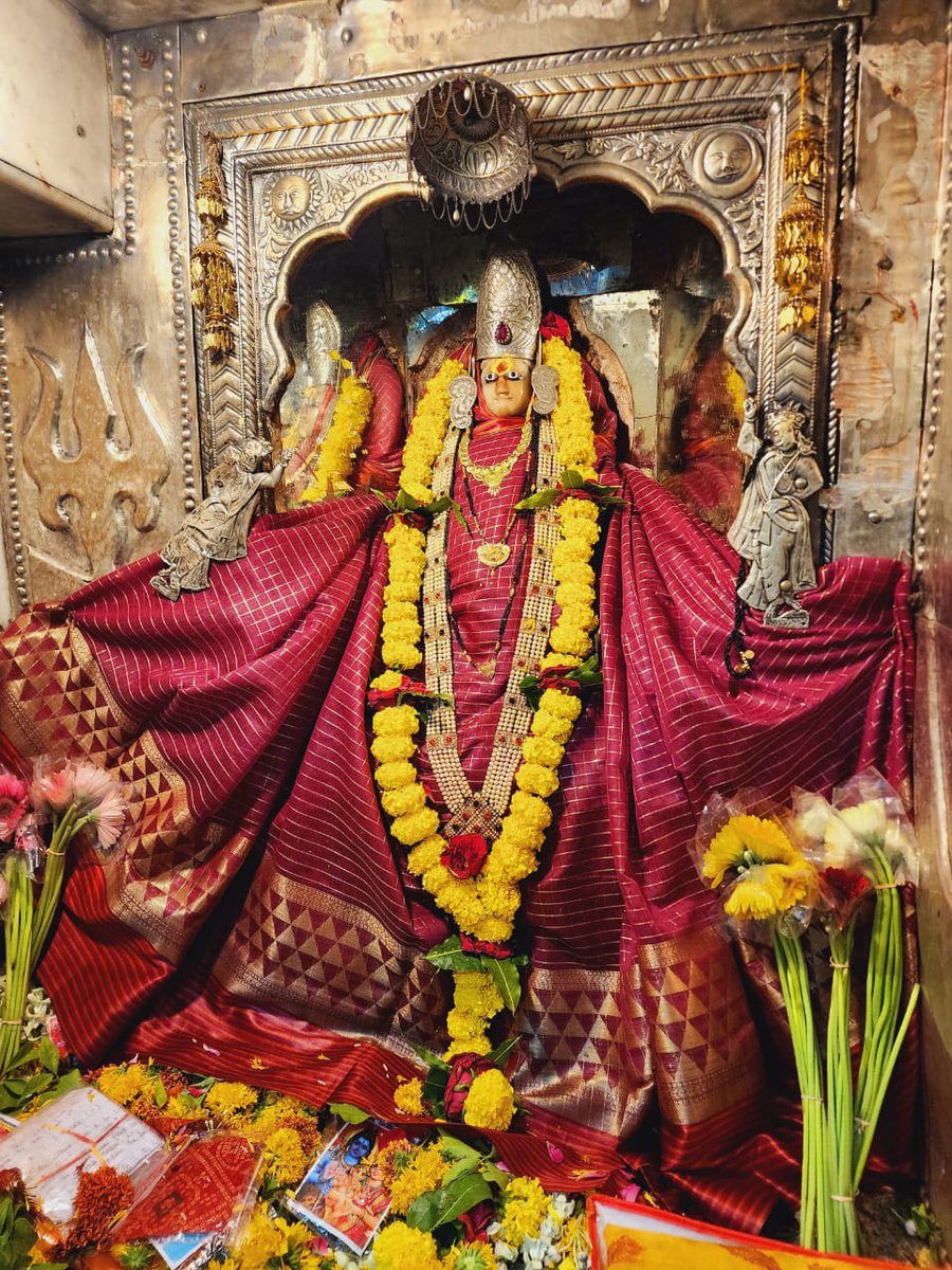 Sanatan_Science's tweet photo. भगवती को पीली साड़ी और श्रृंगार चढ़ाएं, महादेव को भी पीले वस्त्र और केसर के जल से अभिषेक करवाएँ। https://t.co/1IqAWTumGg