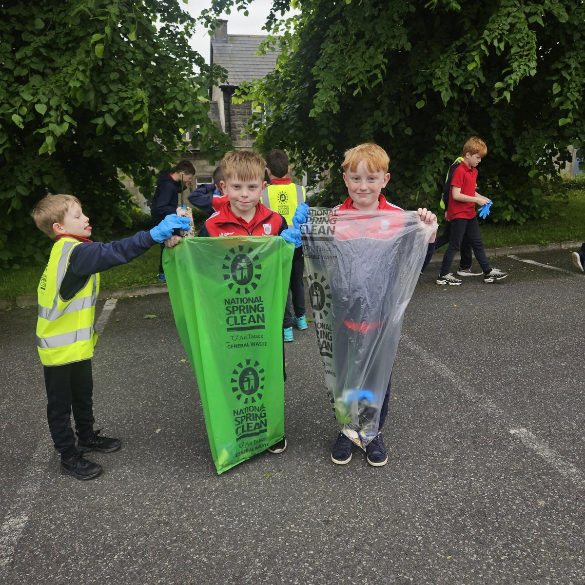 Graignamanagh Boys' NS (@graigbns) on Twitter photo The boys did a great job litter picking around the town today. <a href="/GreenSchoolsIre/">Green-Schools</a> <a href="/kilkennycoco/">kilkennycoco</a> The boys did a great job litter picking around the town today. <a href="/GreenSchoolsIre/">Green-Schools</a> <a href="/kilkennycoco/">kilkennycoco</a>