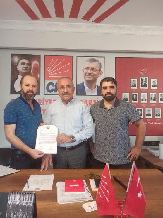 Sn; @CHPosmaniye80 il başkanlığına miting ile ilgili mektubumuzun genel merkeze iletilmesi adına @inayeta ve @kadirgvercin11 mağdur arkadaşlarımız ziyaret ederek İl başkanı Sn; @bahaunluchp Bey ile görüşerek desteklerini talep ettiler. Kendilerine ve desteklerini ileten il