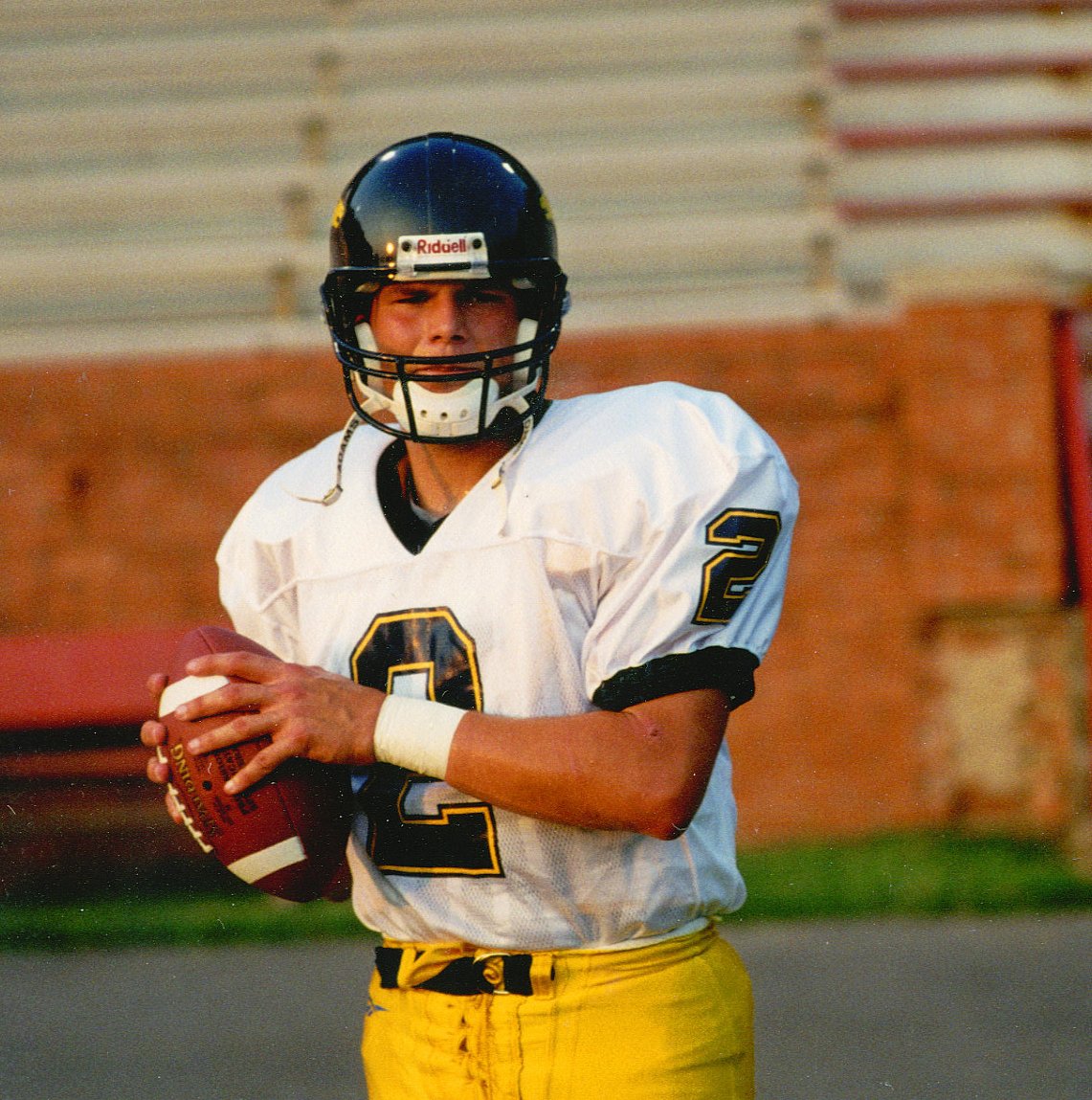 𝟭𝟬𝟬 𝗬𝗲𝗮𝗿𝘀 𝗼𝗳 𝗥𝗮𝗰𝗲𝗿 𝗙𝗼𝗼𝘁𝗯𝗮𝗹𝗹 ⭐️ Murray State's first 500-yard passer... Justin Fuente threw for 553ydsvs Southern Illinois on Sept. 11, 1999 in Carbondale! #GoRacers🏇