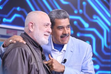 Y ellos pregonan por allí que Nicolás y Mario Silva están arrechos y separados. 

#LaEsperanzaEstáEnLaCalle