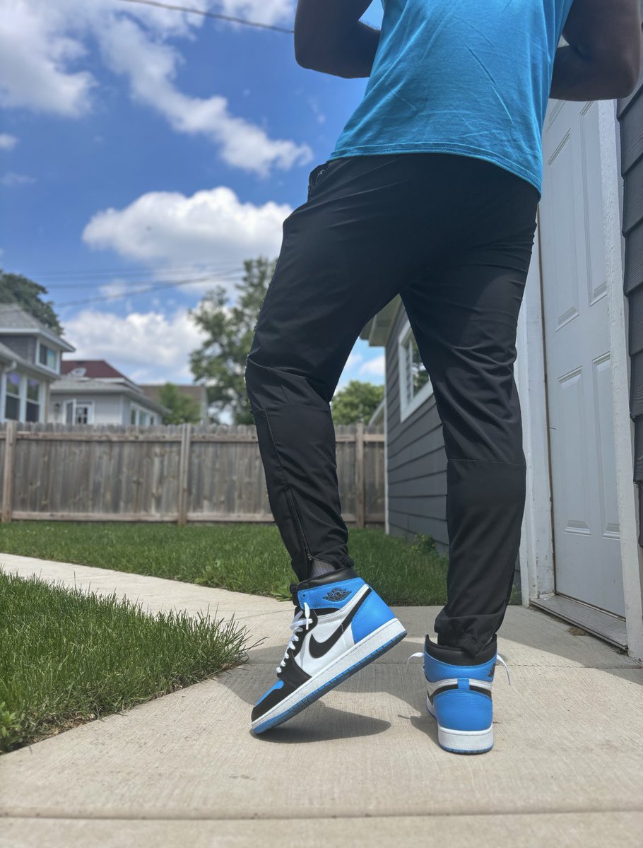 Happy Wednesday!!! We are halfway through the week. On feet Jordan 1 UNC Toe #kotd #snkrs #snkrsliveheatingup #snkrskickcheck #sneakeraddict #sneakeradmirals #sneakerhead #yourshoesaredope