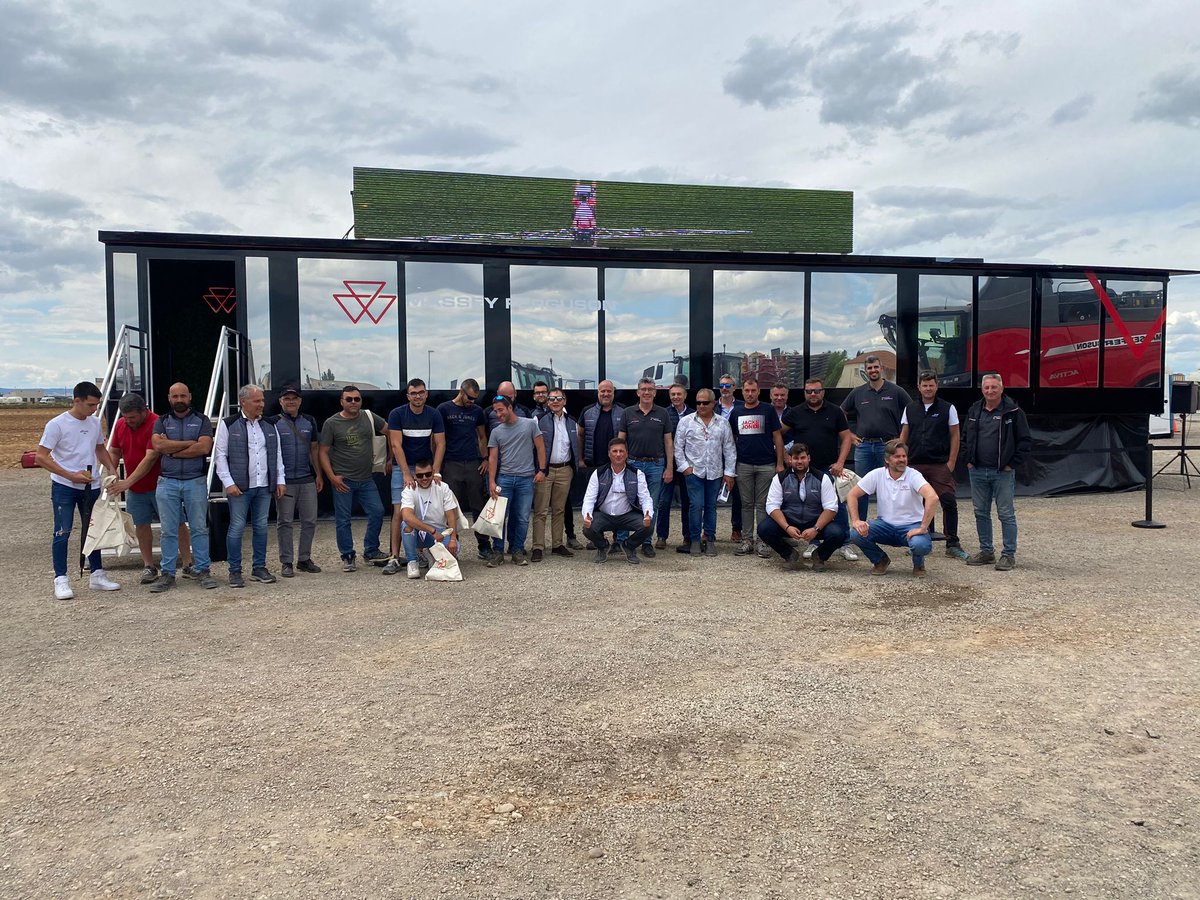 ¡En esta 3ª parada del Tour #MFeXperience podéis conocer de primera mano nuestras cosechadoras y empacadoras #MasseyFerguson! Espectaculares, ¿verdad? 🤩🤩

#MFeXperience #MFBornToFarm 🔥