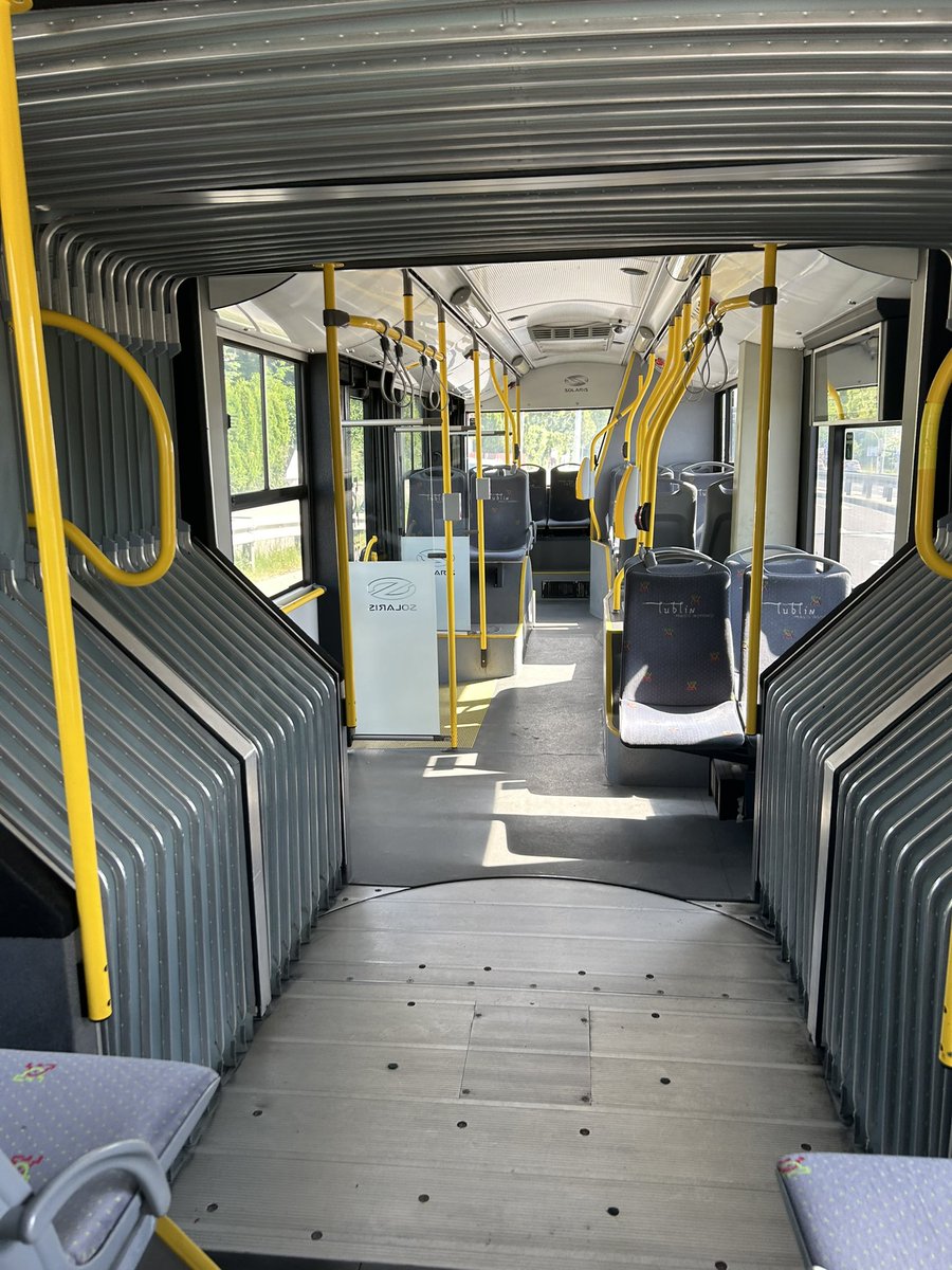 Autobus pełen chłopaków lepszych od mojego