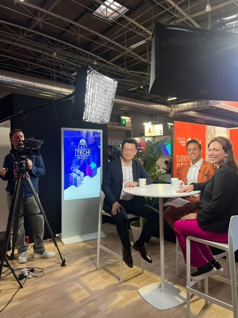 Behind the scenes of day 1 at @VivaTech!