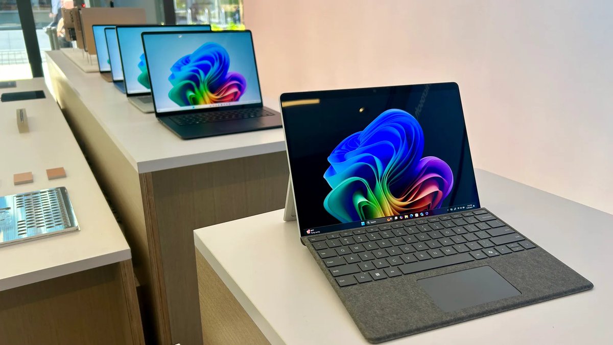 fabienprevots's tweet photo. #Guidedachat Prise en main Microsoft Surface Pro et Laptop : il y a de vraiment de quoi bouder son MacBook ! https://t.co/hvoHcFaLsL https://t.co/JnCOcpSpeg