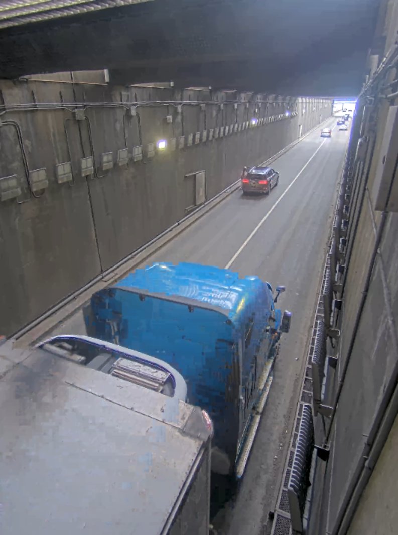 11:26 - #MasseyTunnel - There's a broken down vehicle northbound at the north end in the left lane #RichmondBC #BCHwy99 NB is heavy from #BCHwy17A #DeltaBC #1130Traffic Pic courtesy of @DriveBC