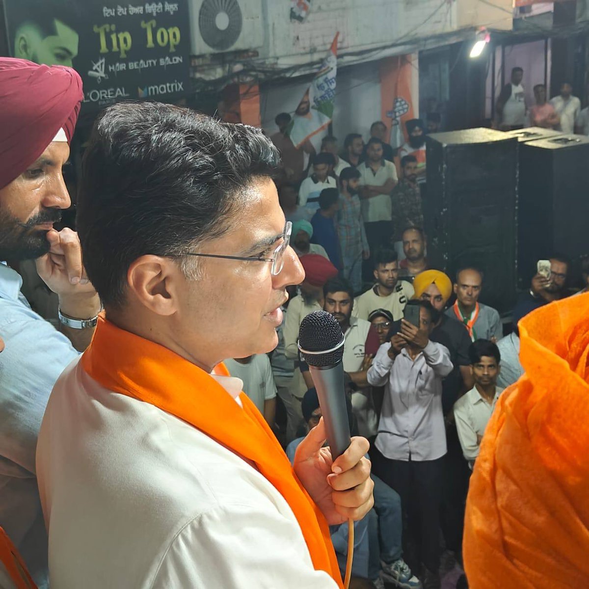 SachinPilot's tweet photo. वक्त है बदलाव का,
न्याय के संकल्प के साथ
बेहतर भविष्य को चुनने का...

आज शाम पंजाब के लुधियाना लोकसभा क्षेत्र में कांग्रेस प्रत्याशी @RajaBrar_INC जी के समर्थन में चुनाव प्रचार।

@INCIndia @INCPunjab https://t.co/id9LqvoxAR