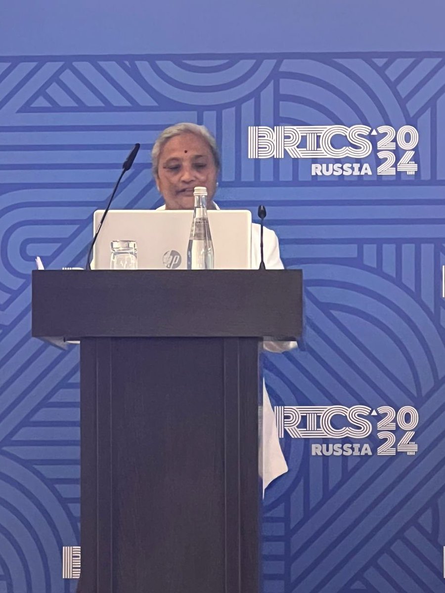 @jonandan Bharati Hiremath, Head and Founder Coordinator, Department of International Relations, University of Mysore, spoke in a session titled 'New Security Threats: Terrorism and Information in the Digital Age' @DrBharatiHirem2: As there is an increasing responsibility of #BRICS, it