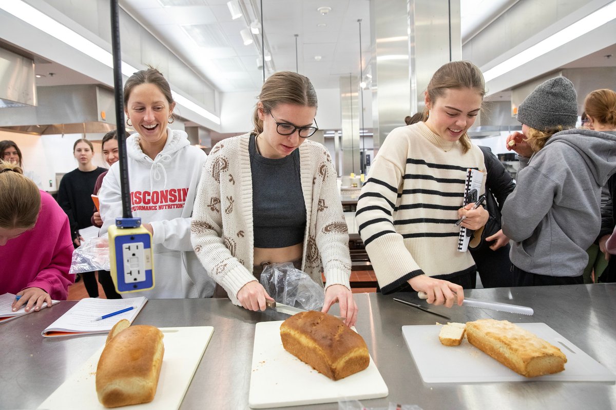 CALS has a NEW undergrad certificate: the fermented foods and beverages certificate! All students can enroll in this 12-13 credit certificate starting in Fall 2024. Interested? Make sure to talk to your advisor! cals.wisc.edu/academics/unde… @UW_DeptFoodSci