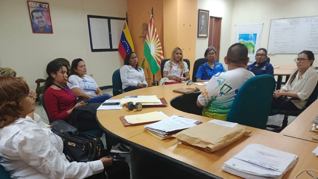#Ahora Nos encontramos en la sede del <a href="/cdcelara/">Centro de Desarrollo de la Calidad Educativa Lara</a> socializando los logros alcanzados en la aplicación de la Prueba Piloto ERCE que se desarrolla del 20 al 28 de mayo en nuestro estado Lara.

¡Calidad y futuro!

<a href="/NicolasMaduro/">Nicolás Maduro</a>
@MPPEDUCACION
<a href="/_LaAvanzadora/">Yelitze Santaella</a>
#PuebloMaduroPaLasQueSea