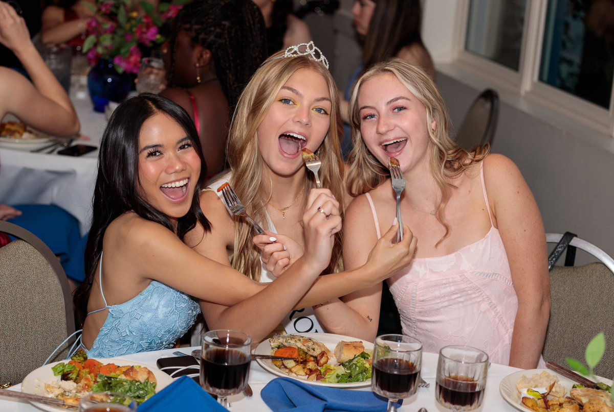 And now for our final Prom 2024 post…the dinner and dancing!!! 🪩💃🏻🕺

#prom #dancing #party