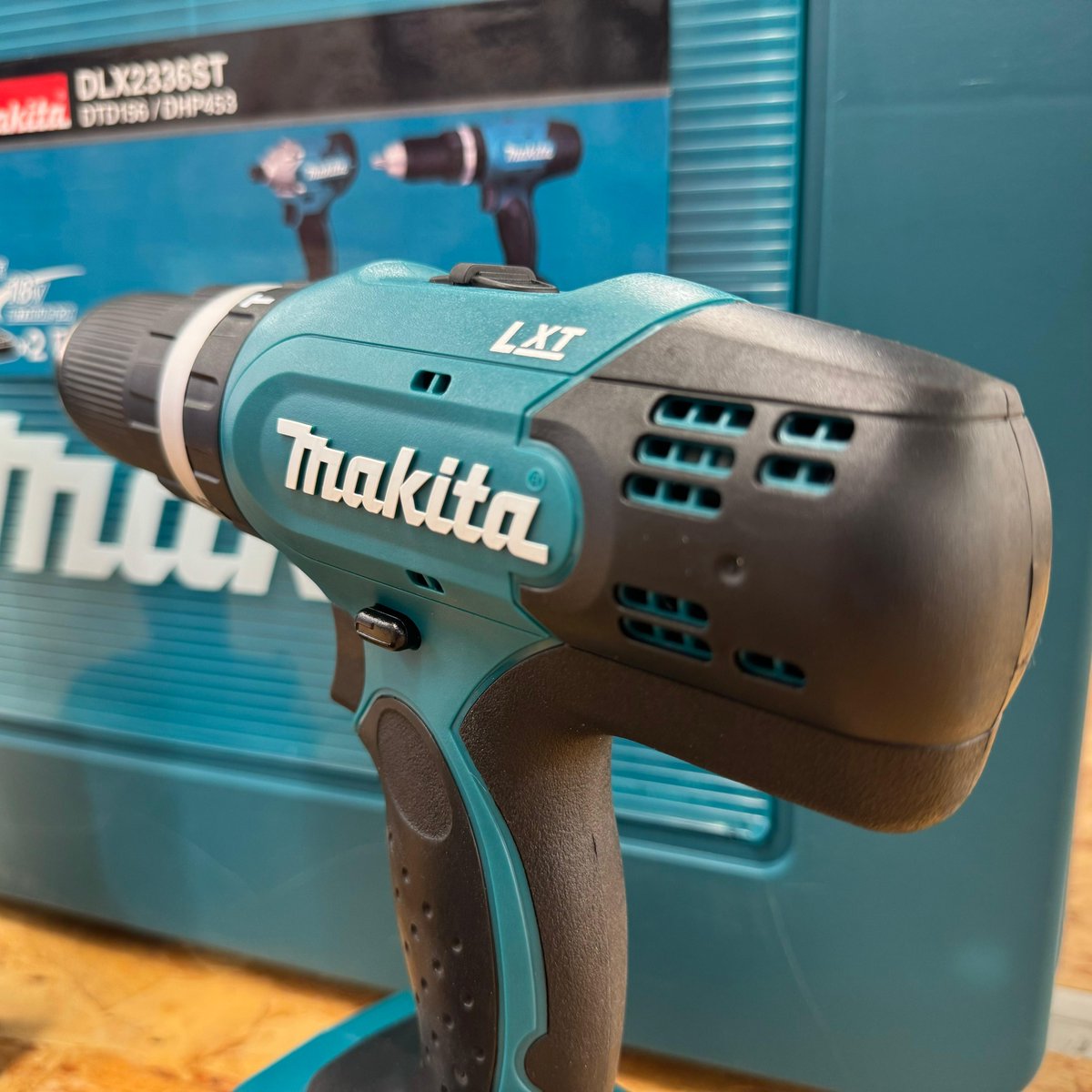 The Makita cordless twin pack, with a cordless combi drill and compact impact driver 👌. Get it here: bit.ly/3UUWQ27