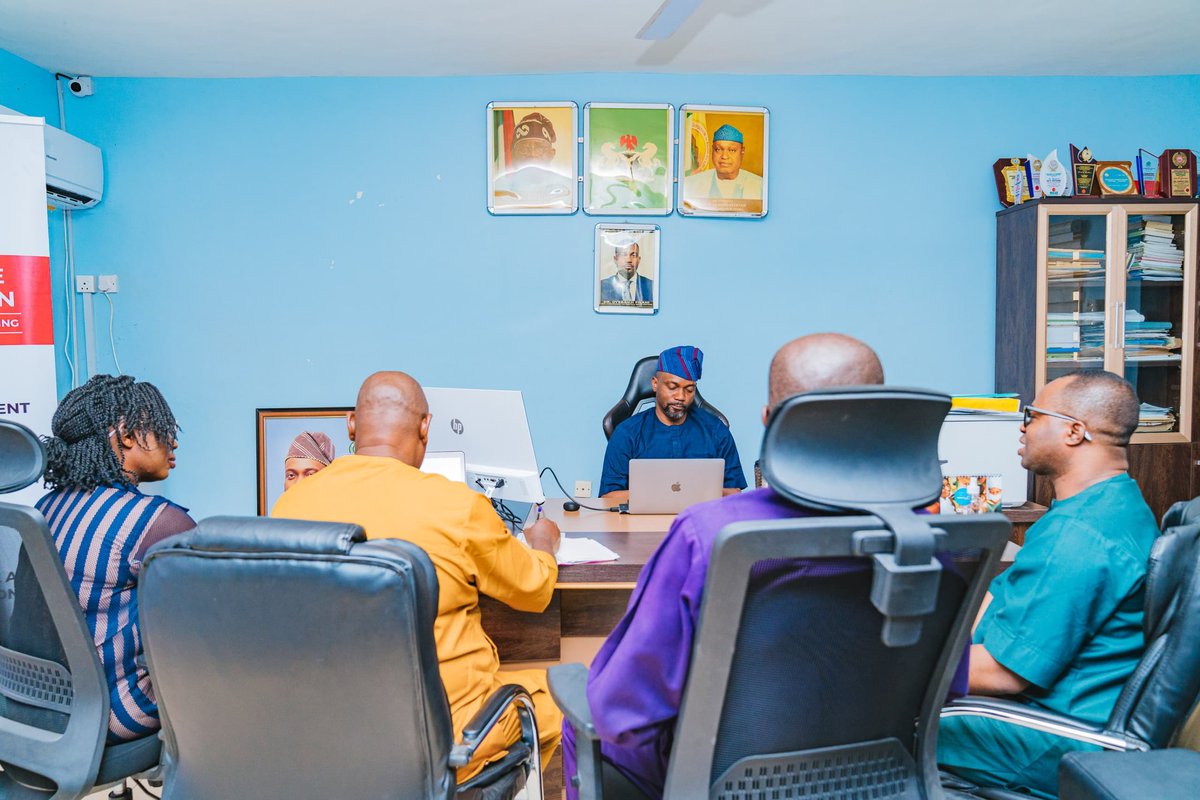 Yesterday, Dr. Oyebanji Filani @okeanaye had a productive meeting with the State Immunization Officer, Mrs Labake Ogundola, and the @WHONigeria Ekiti State Coordinator,  Pharm. Akeem Busari.