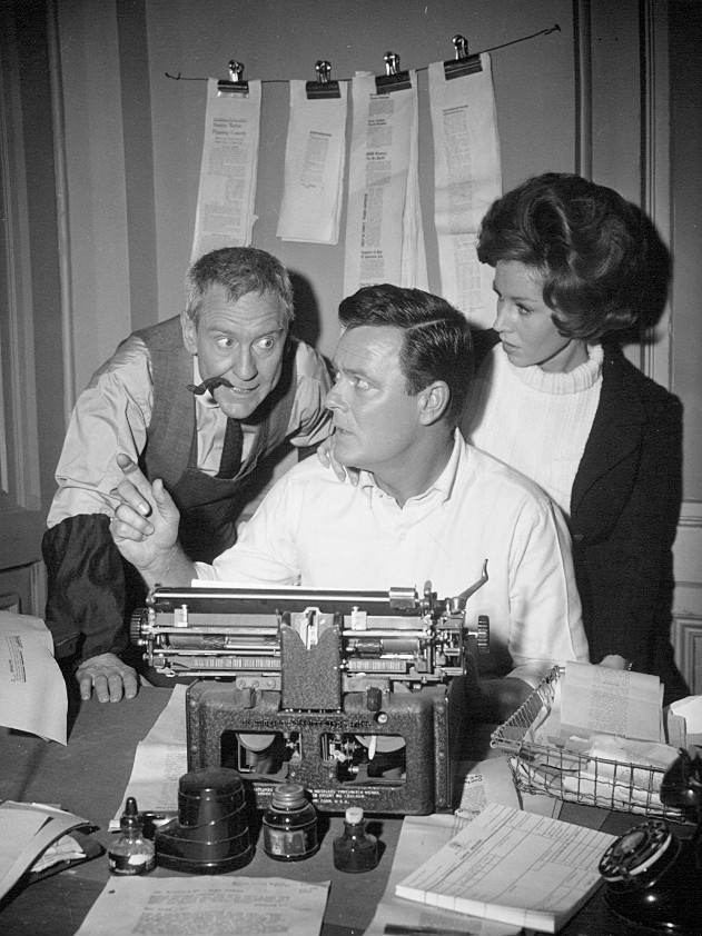 TheOGNachturne's tweet photo. Obsessed that Burgess Meredith is trending, mainly to point out that if you want a guaranteed top tier Twilight Zone episode, he's in it #TimeEnoughAtLast #TheObsoleteMan #MrDingleTheStrong #PrintersDevil https://t.co/bu1OGJOtmp