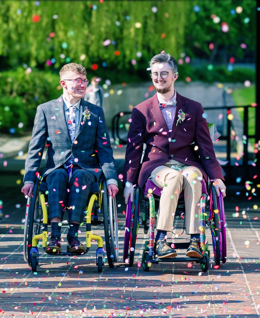 QueerCantHear's tweet photo. Wedding photos 🥰🤟🏼🏳️‍🌈♿ https://t.co/ZAESgBVNHD
