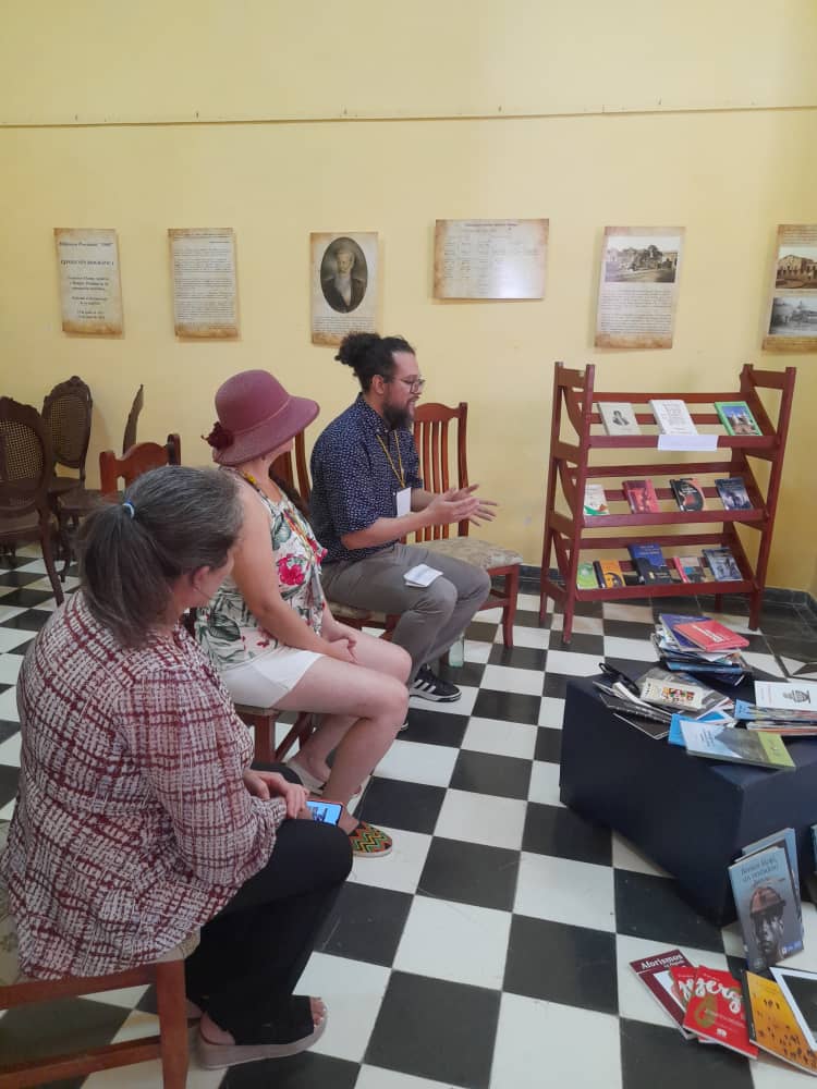 Taller sobre promoción de la lectura en la Biblioteca Provincial 1868.
#GenteQueSuma