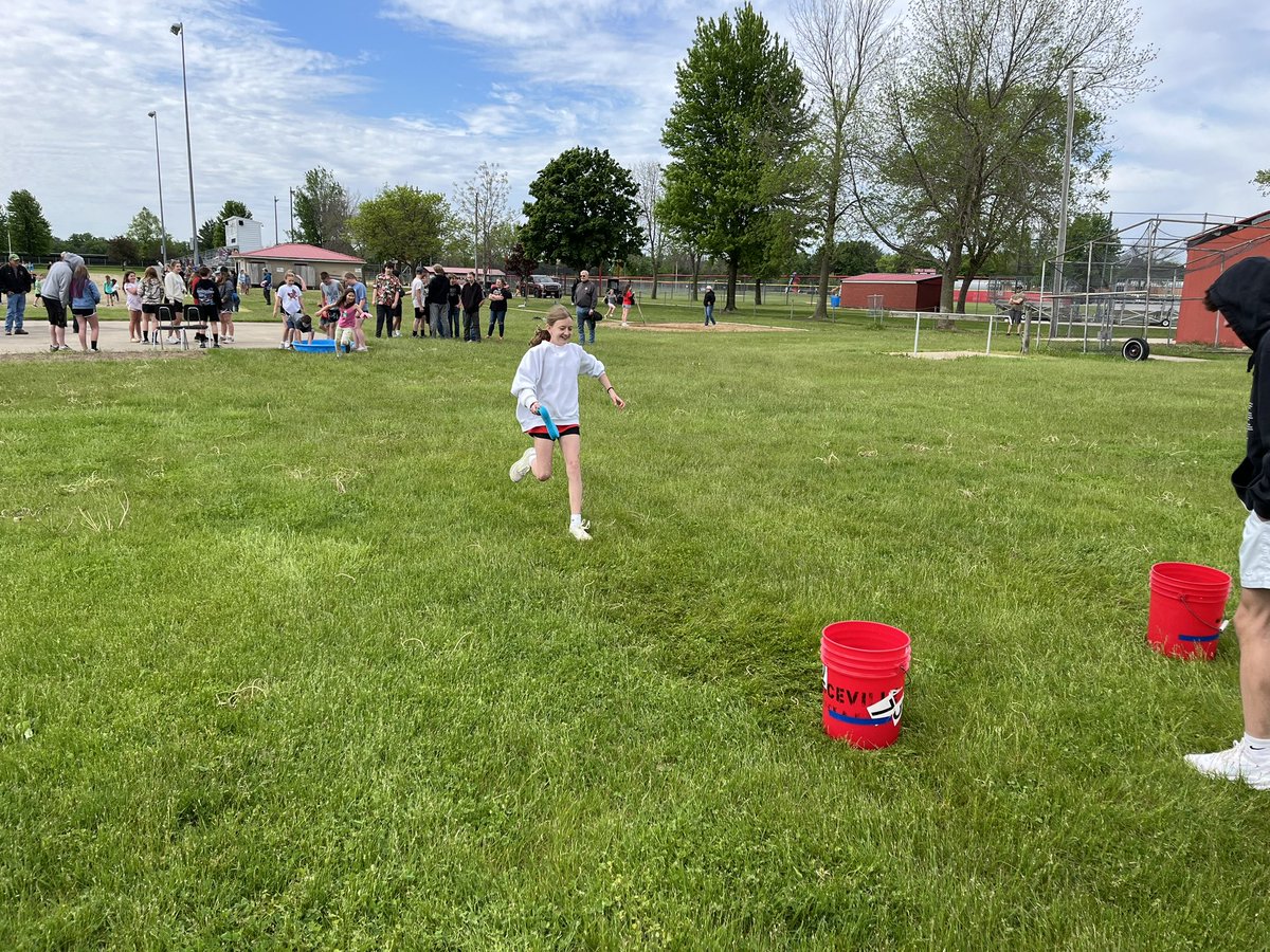 Elementary Track and Field day a huge success - thank you to high school track athletes, Mrs. Johnson, and all teachers for your help today!