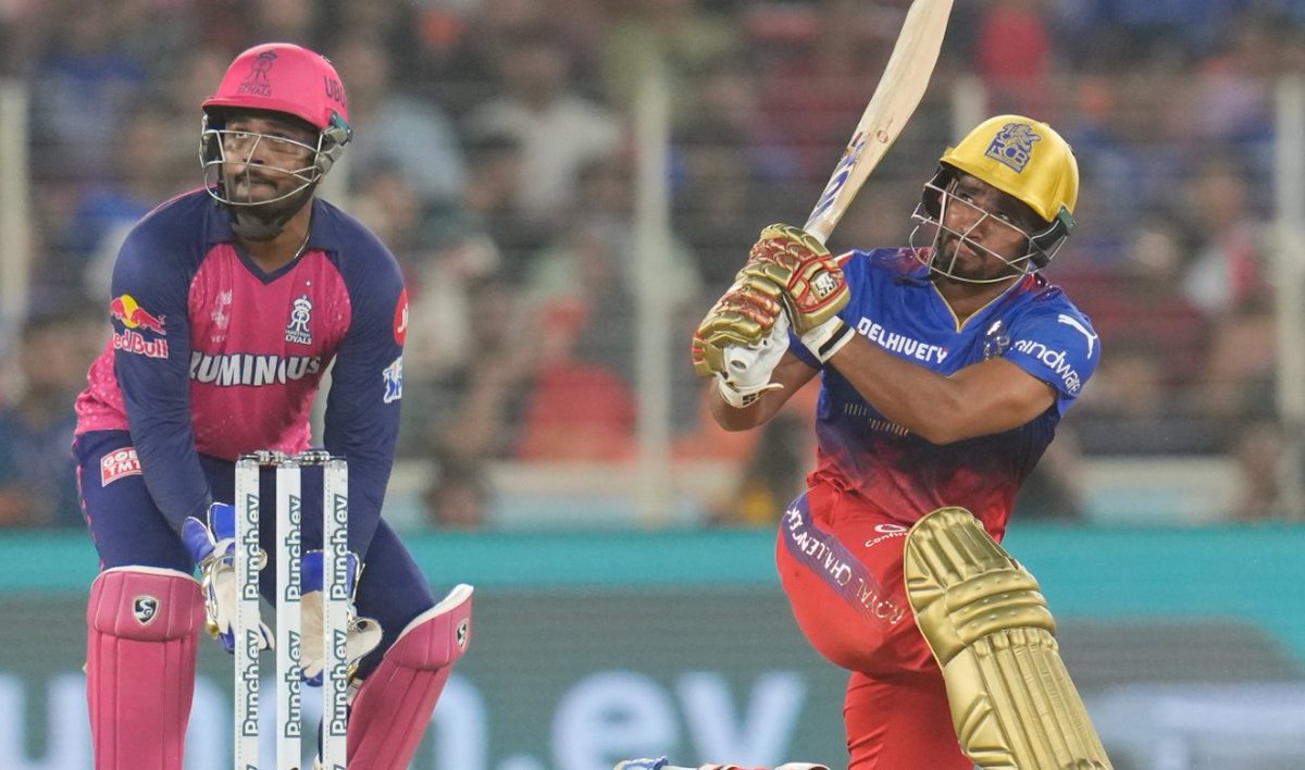 StarUpdates01's tweet photo. WELL PLAYED, #LOMROR...!!!!
- 32 runs from just 17 balls, given a great platform and moving towards 170 runs total.
#RCBVsRR #RRVsRCB #TATAIPL #RCBvRR #Qualifier2 #RRvRCB
#Avesh #Maxwell #Ashwin #Patidar #Powell #Maxi #iplplayoffs #Trentboult ##Green
#OUTNoW https://t.co/yEsqmIKnaJ