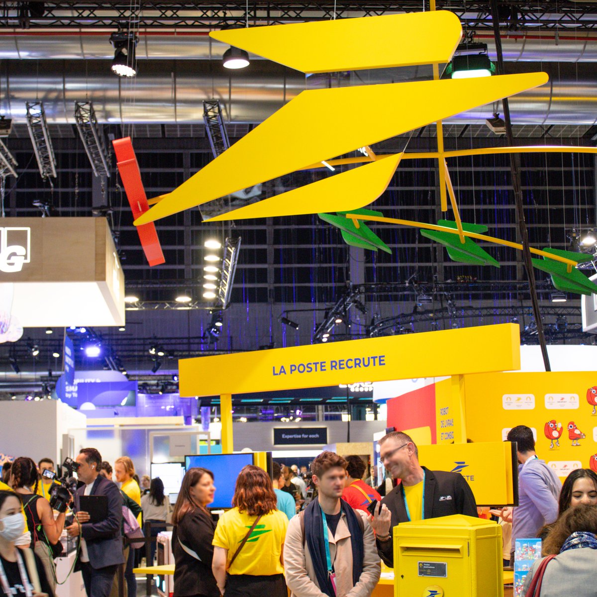 lisalaposte's tweet photo. [#Evenement] 1er jour de Vivatech ​
À l'occasion de la 8ème édition du salon #VivaTech, venez découvrir le stand du Groupe La Poste Hall 1 Stand J37!  ​
Innovation, conférences, #LaPoste vous dévoile ses solutions pour répondre aux nouveaux besoins.  ​
➡️ https://t.co/4oxiXbAVCp https://t.co/upbjQiCprv
