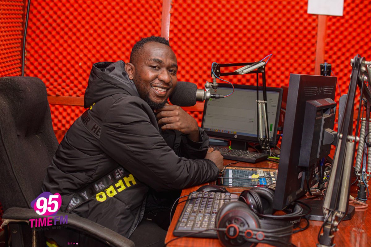 95_TimeFM's tweet photo. Wagwan fam, it’s the #Flight628 hour with @MusosiIbrah dropping hit after hit ft @DjissuePro on the #MixAtSix. Plug in!🔥🎶
#MbalesNumberOne #WeLoveMbaleCity https://t.co/I3nyFbW5we
