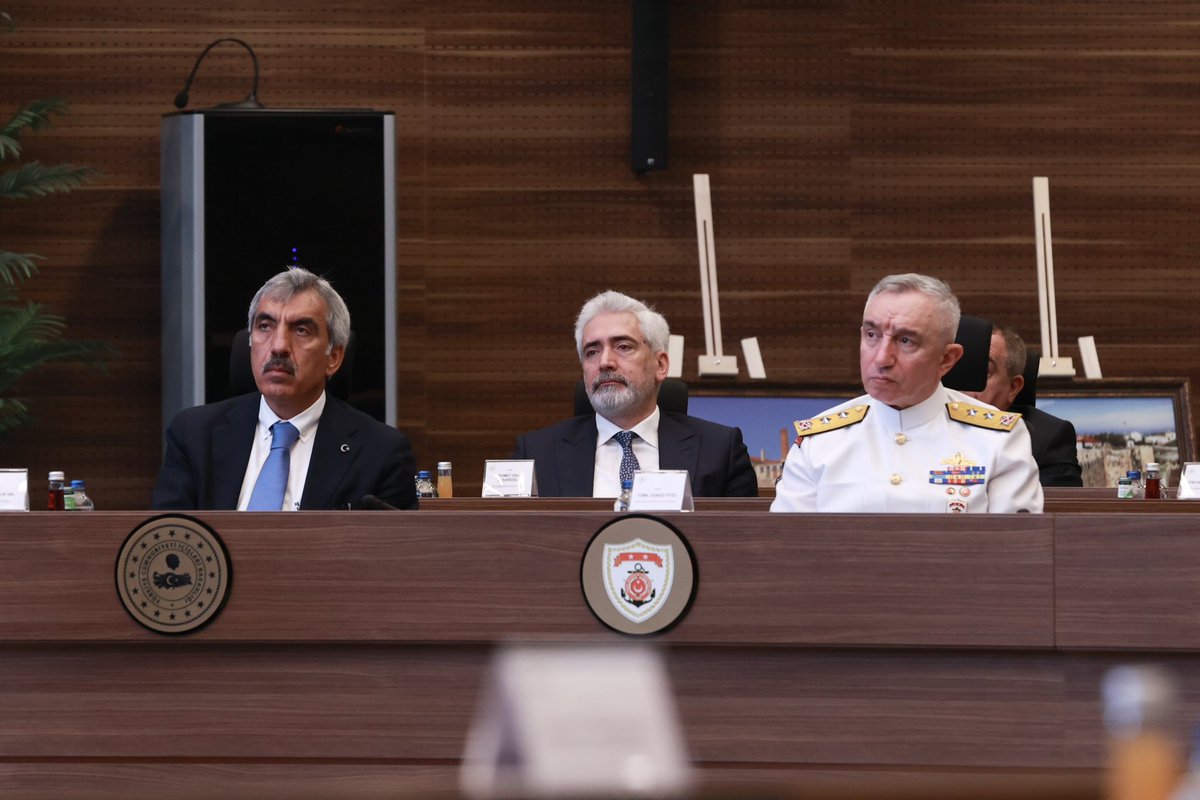 ahmetsalihdal's tweet photo. İçişleri Bakanımız Sayın @AliYerlikaya’nın, Güneydoğu Anadolu Bölge vekilleri ile düzenlediği istişare ve değerlendirme toplantısına katıldık. https://t.co/acWYdVomgr