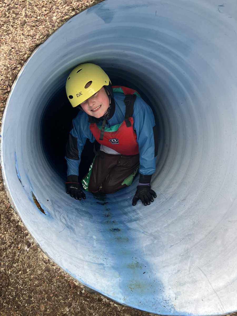 HSofG's tweet image. Some of our intrepid adventurers even braved the dark (and smell) of Otter Tunnel! #Raasay #OutdoorEd
