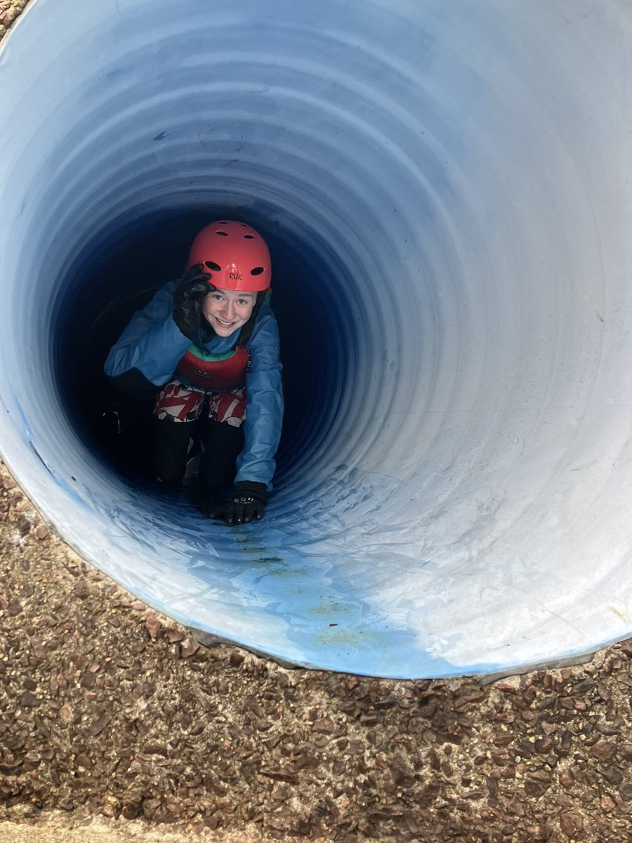 HSofG's tweet image. Some of our intrepid adventurers even braved the dark (and smell) of Otter Tunnel! #Raasay #OutdoorEd
