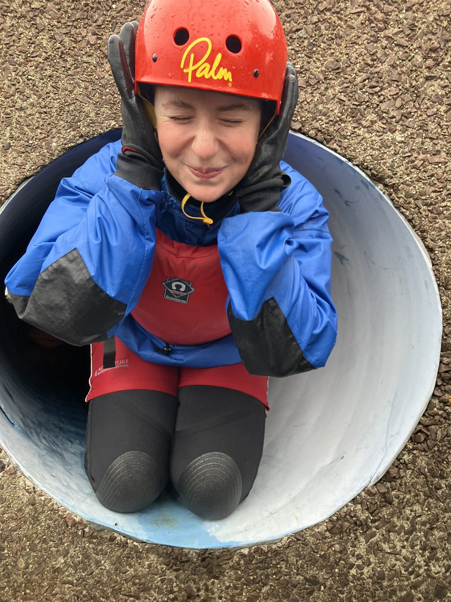 HSofG's tweet image. Some of our intrepid adventurers even braved the dark (and smell) of Otter Tunnel! #Raasay #OutdoorEd