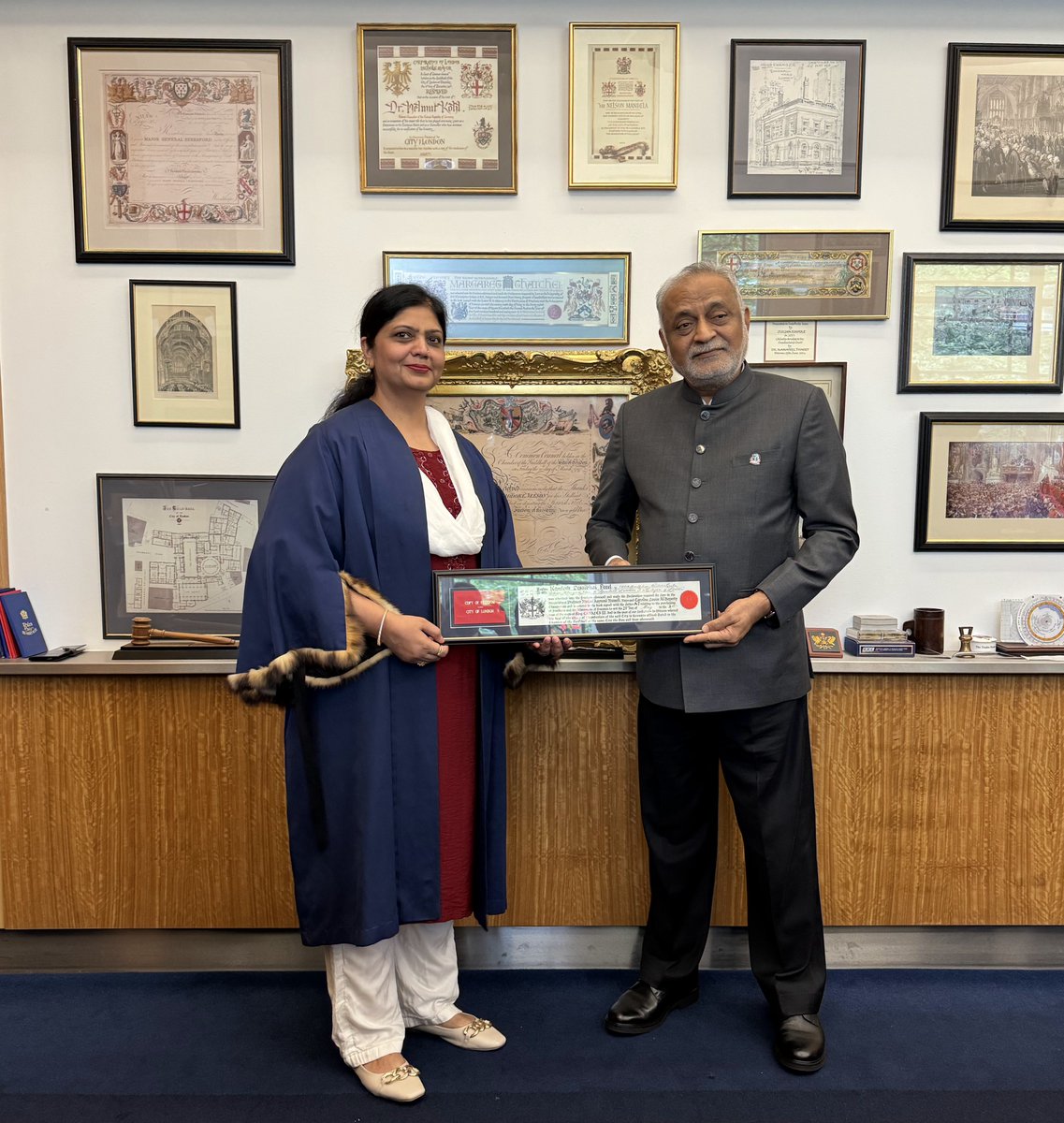 Spiritual leader, author, and Global Guide of @heartfulness @kamleshdaaji has received the #FreedomOfTheCityOfLondon. He was nominated by @citypolicychair Chris Hayward, and elected Member, Rehana Ameer. news.cityoflondon.gov.uk/spiritual-lead…