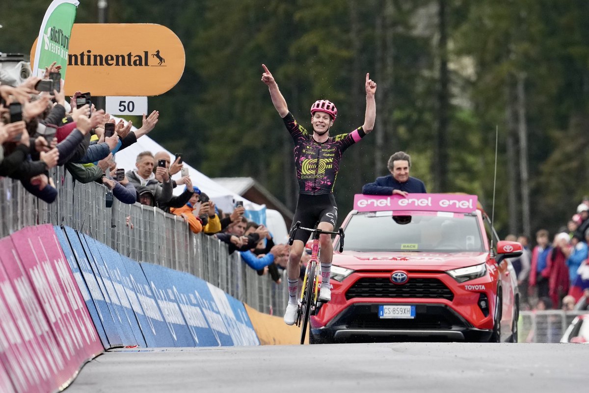 CapoVelo's tweet photo. Giro d'Italia 2024 Stage 17 https://t.co/ZCe8rB8FRY #Giro2024 #GiroDItalia #MagliaRosa #Pogacar #TadejPogacar #FightForPink #Giro #Pogi https://t.co/VSXSWPDVze